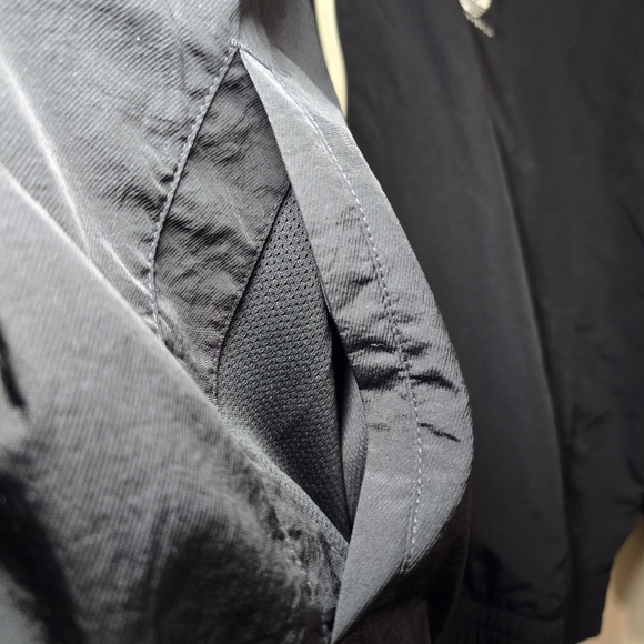 adidas Originals Basketball Shell Track Jacket JD5197 –‎ Black / Ivory  Sz L New - Picture 4 of 8